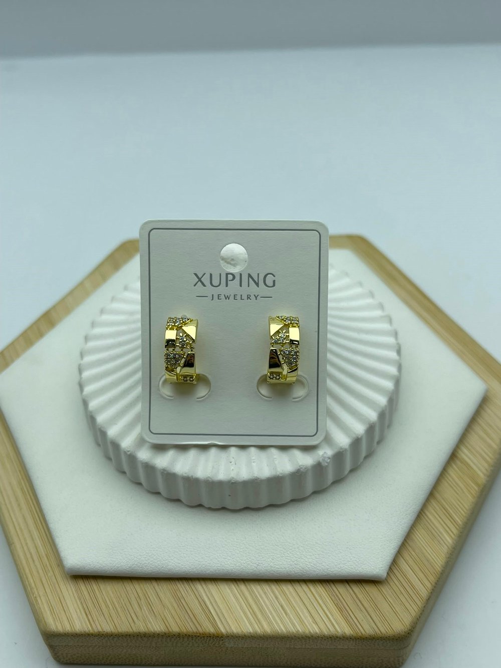 halka üçgen taş desenli xuping gold küpe 26xpkp188