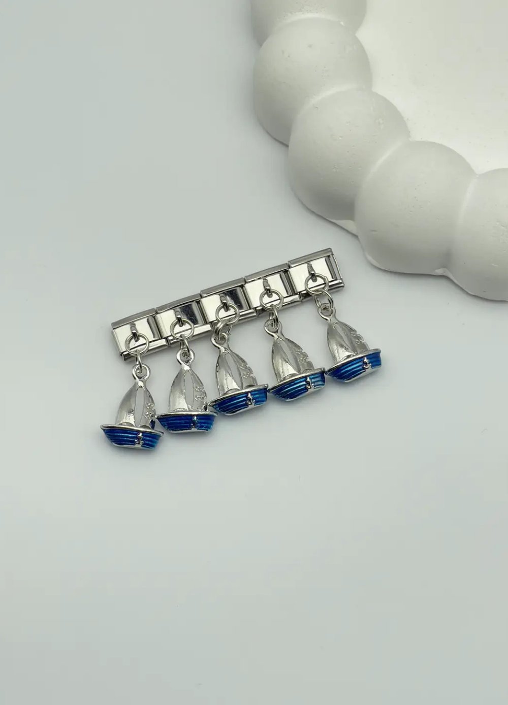 Sallantılı Nomi Charm