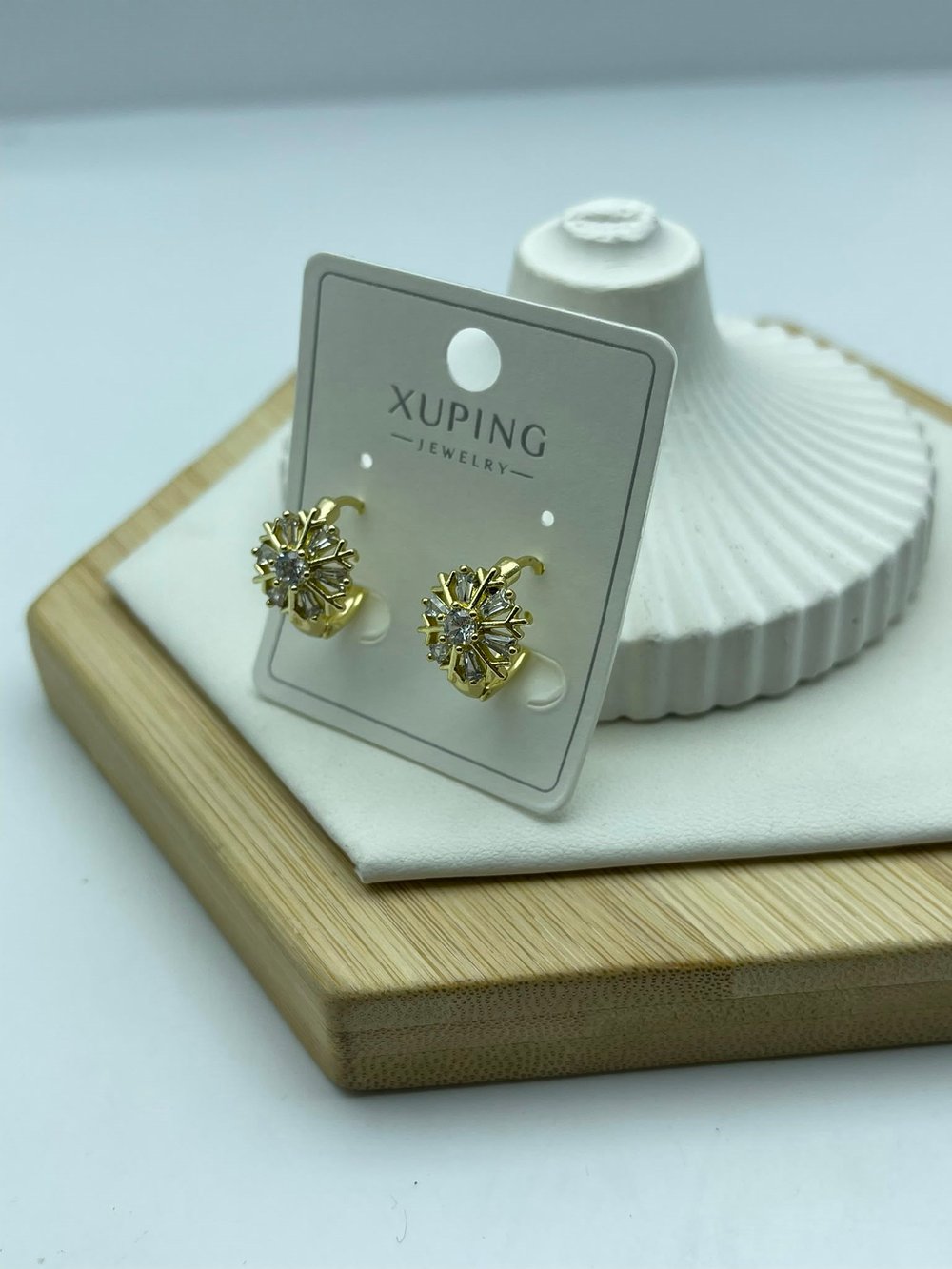 taşlı çiçek modelli xuping gold küpe 26xpkp223