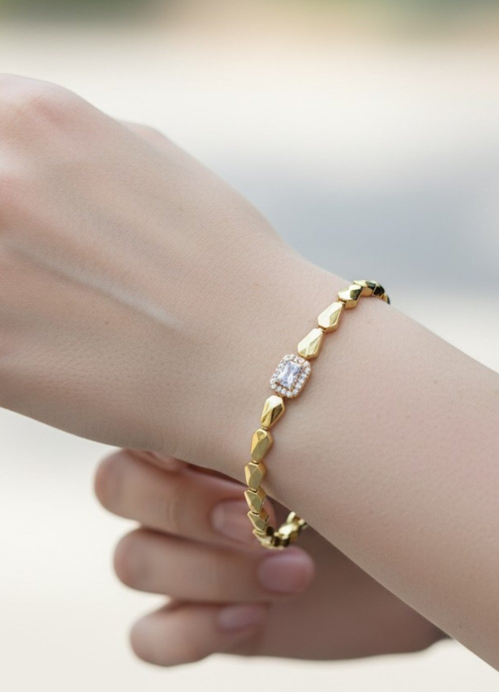 Xuping Gold Taşlı Asalet Kare Bileklik - 26xpb32