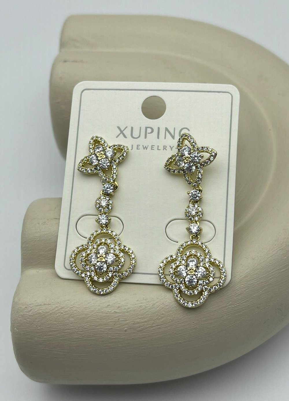 Xuping Gold Taşlı Sallantılı Yonca Küpe - 25xpkp354