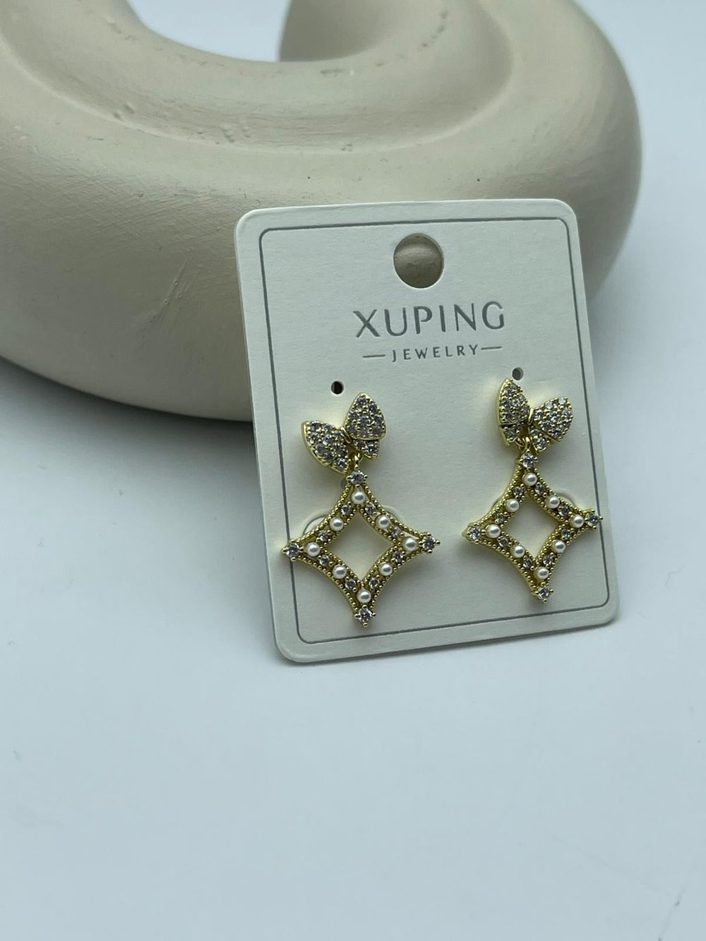 Xuping Taşlı Kurdeleli Çelik Gold Küpe - 26xpkp48