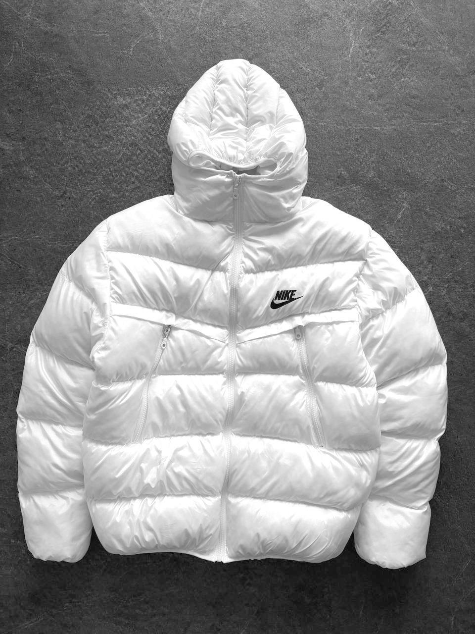Beyaz Kapşonlu Nike Mont