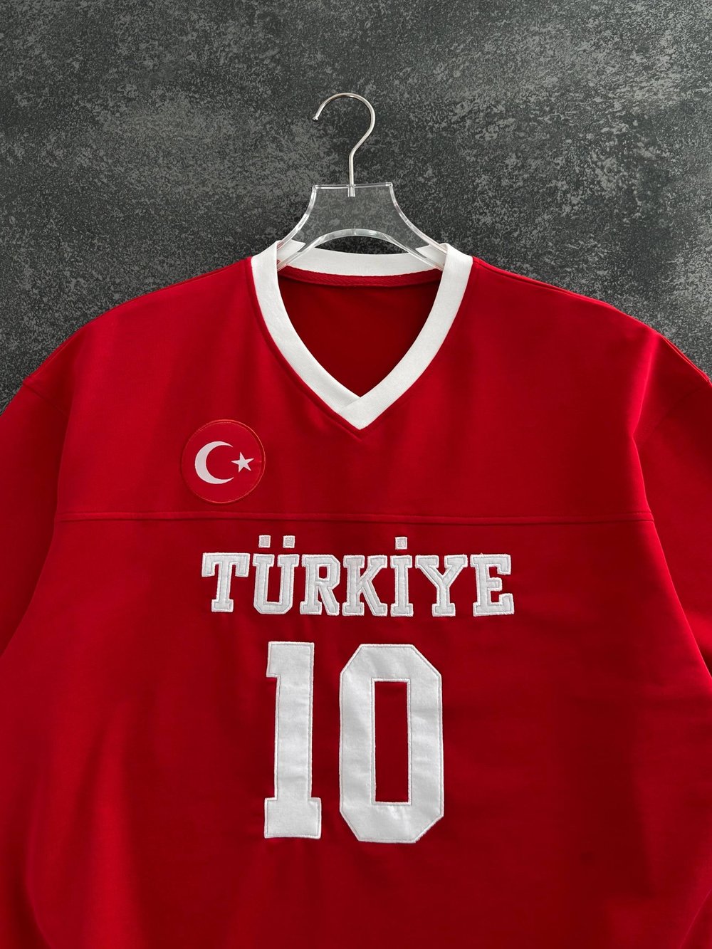 KIRMIZI V YAKA TÜRKİYE TSHİRT