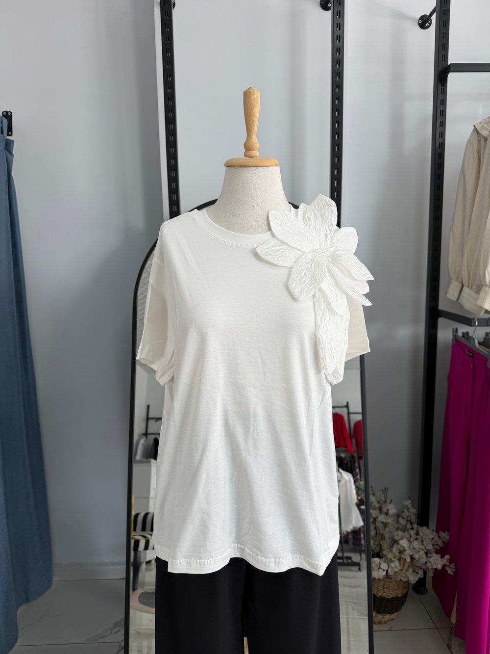 Büyük Çiçekli T-Shirt EKRU
