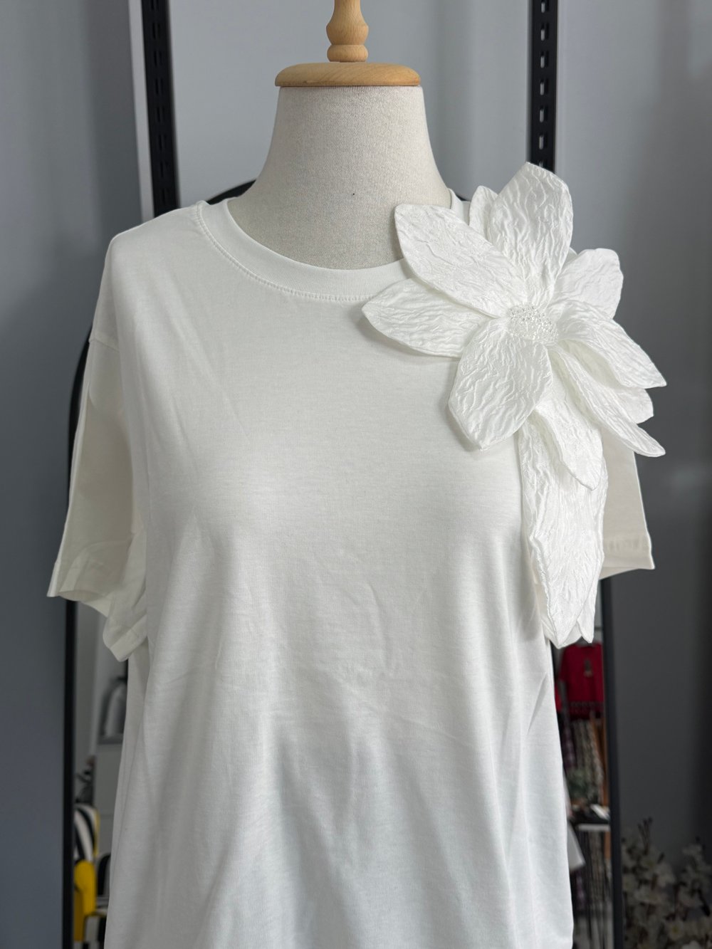 Büyük Çiçekli T-Shirt EKRU
