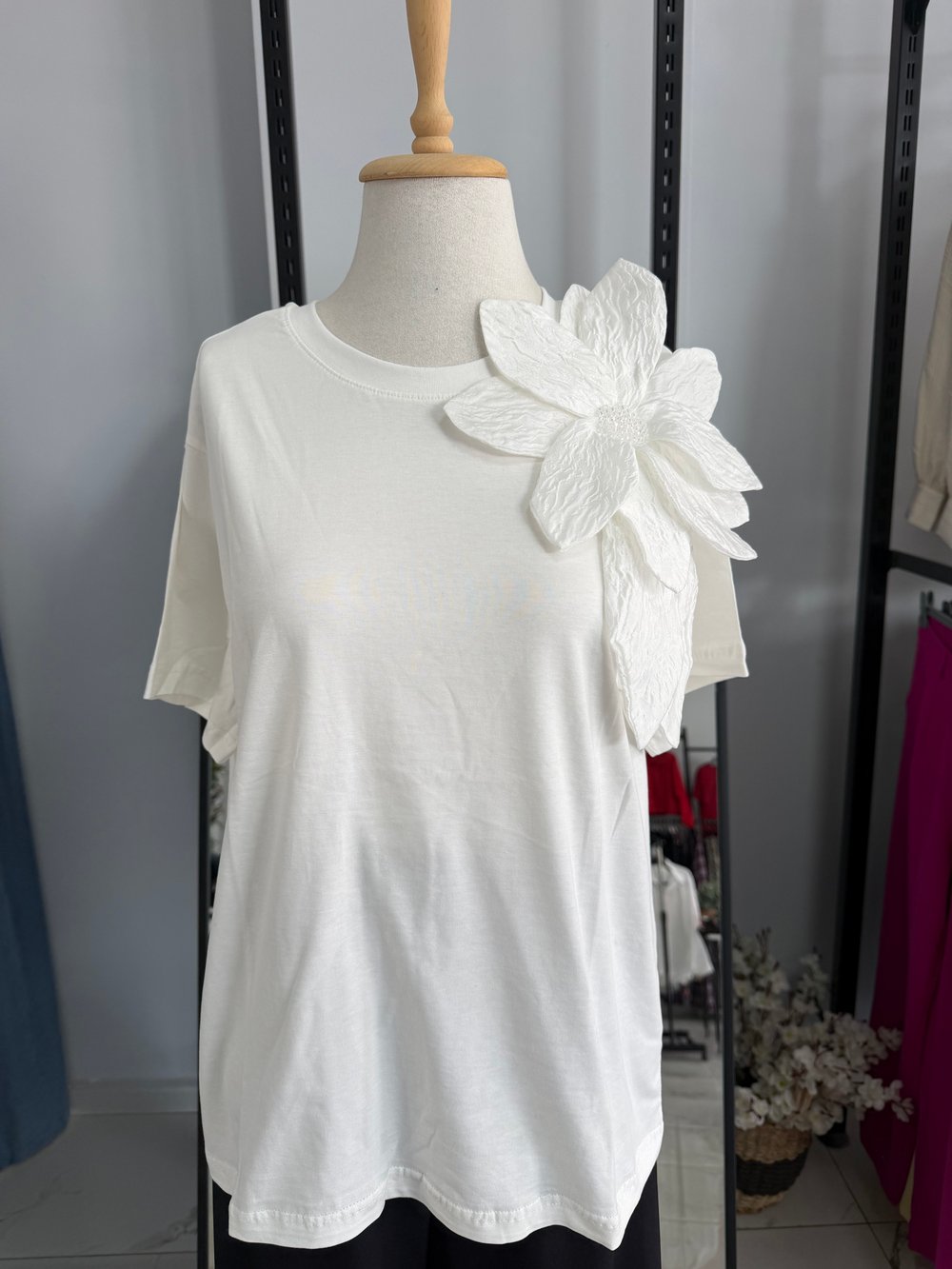 Büyük Çiçekli T-Shirt EKRU