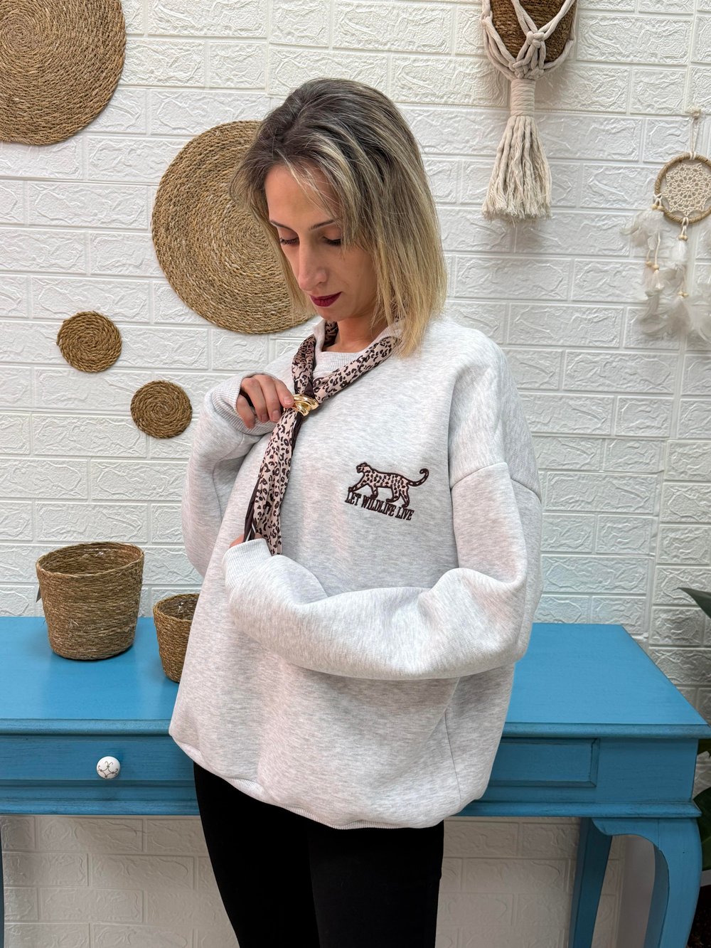 Leopar Baskılı Fularlı Sweat
