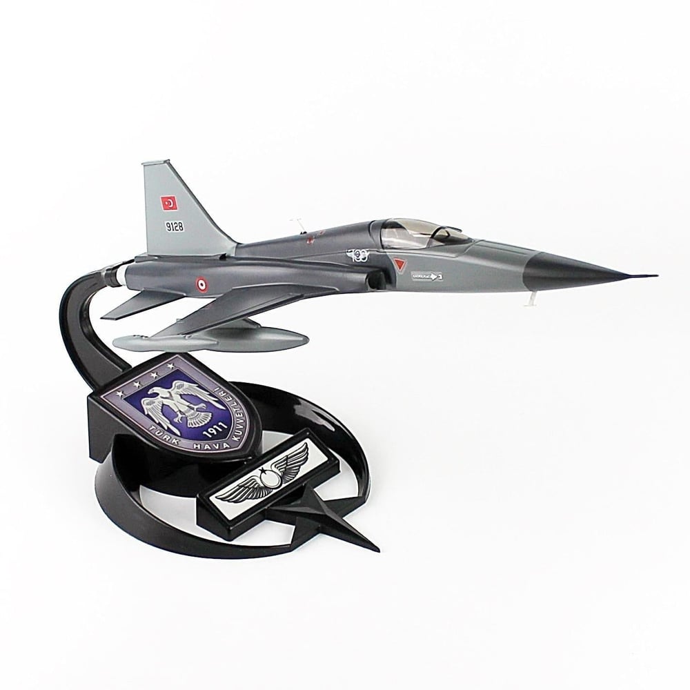AkbaModel 1/48 F-5A Freedom Fighter Savaş/Eğitim Uçağı, Sergilemeye Hazır Standlı Model