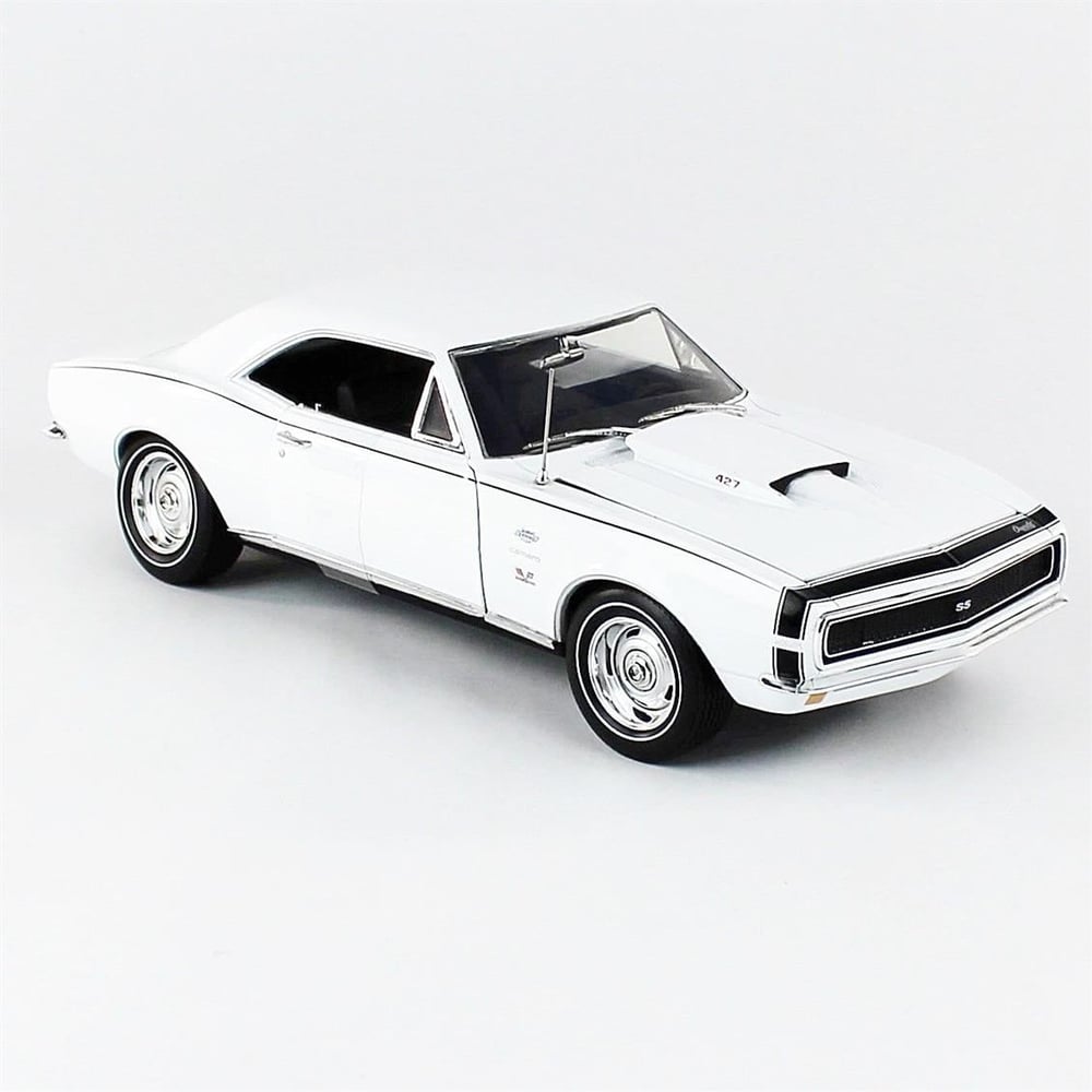 AutoWorld AMM1261 1/18 Ölçek, 1967 Chevy Camaro HT MCACN, White, Sergilemeye Hazır Metal Araba Modeli