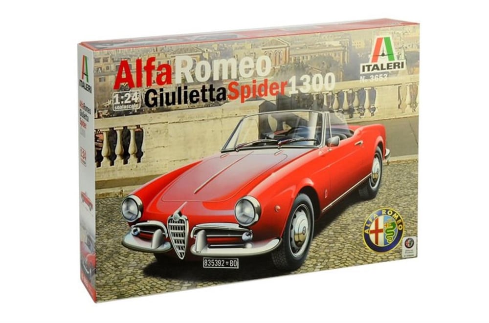 Italeri 3653S 1/24 Ölçek, Giulietta Spider 1300 Cabrio Araba, Plastik Model kiti