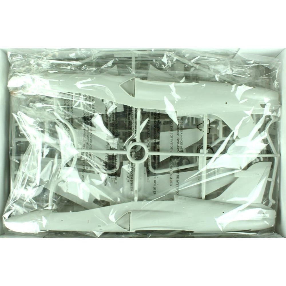 Kinetic K3206 1/32 Ölçek, Hawk 100 Serisi (100/127/128/155) Jet Eğitim Uçağı, Plastik Model kiti