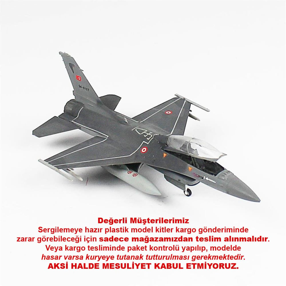 QD014 1/72  F-16D Fighting Falcon Sergilemeye Hazır Plastik Uçak Modeli