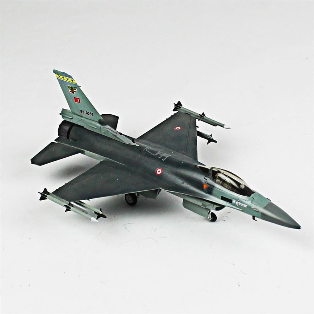 QD016 1/72 F-16C Fighting Falcon Sergilemeye Hazır Plastik Uçak Modeli