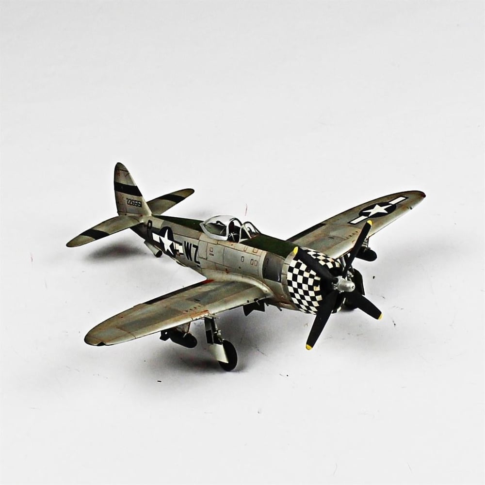 QD030 1/72 P-47D Thunderbolt Sergilemeye Hazır Plastik Uçak Modeli