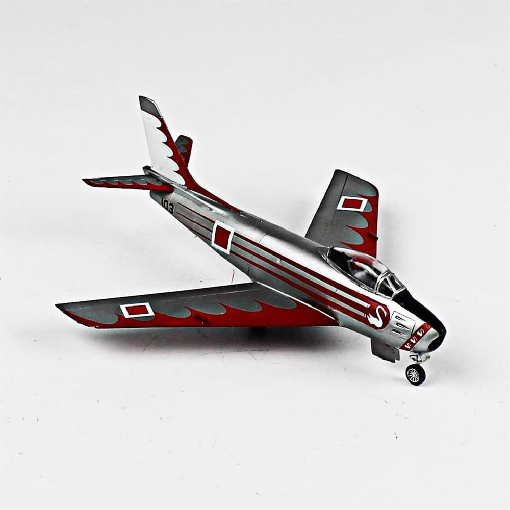 QD053  1/72 F-86E Sabre Sergilemeye Hazır Plastik Uçak Modeli