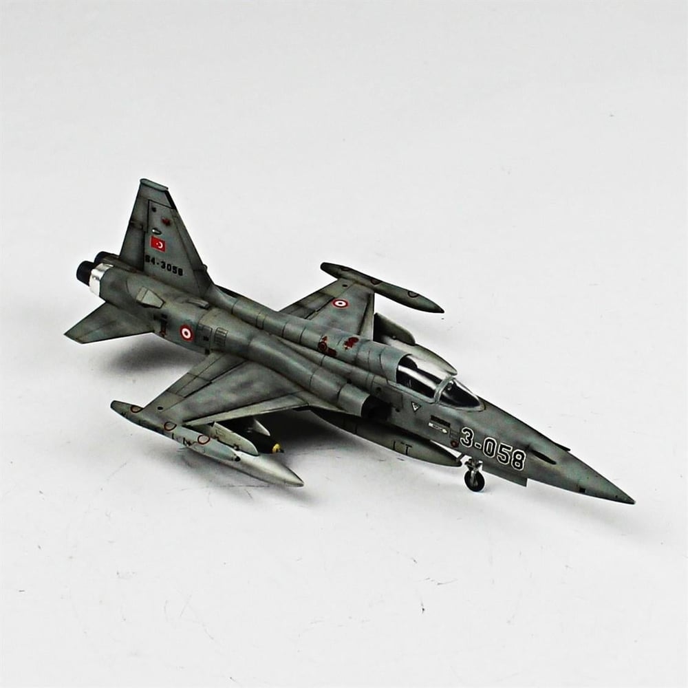 QD067 1/72 F-5N Freedom Fighter Sergilemeye Hazır Plastik Uçak Modeli