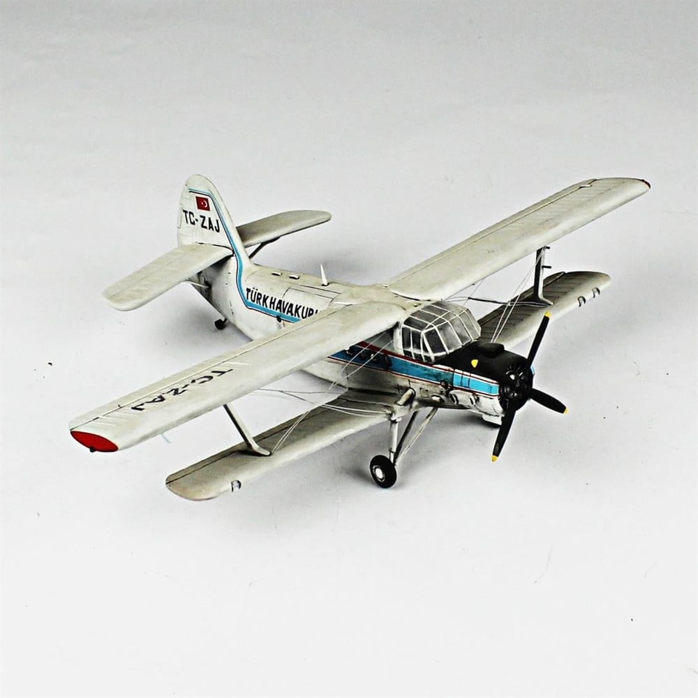 QD150 1/72 Antonov Sergilemeye Hazır Plastik Uçak Modeli