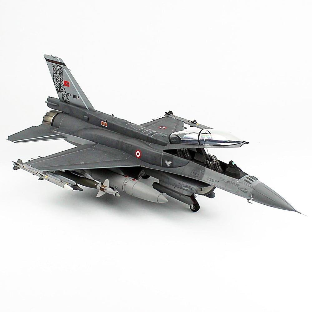 QD177 1/32 Ölçek, F-16D B50+ Pars Filo, Sergilemeye Hazır Savaşl Uçağı Modeli