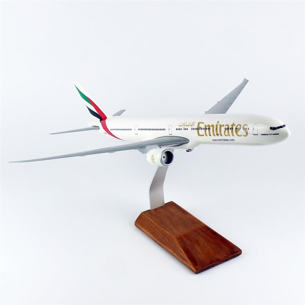 THY052 1/100 Ölçek, Emirates 777-300 ER Yolcu Uçağı, Sergilemeye Hazır Ahşap Standlı Model
