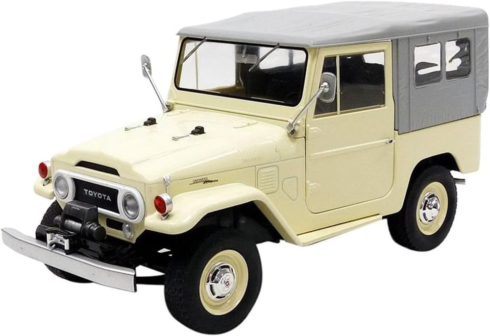 Triple9 Collection 1800152 1/18 Ölçek, 1967 Toyota Landcruiser FJ40, Bej, Sergilemeye Hazır Metal Cip Modeli
