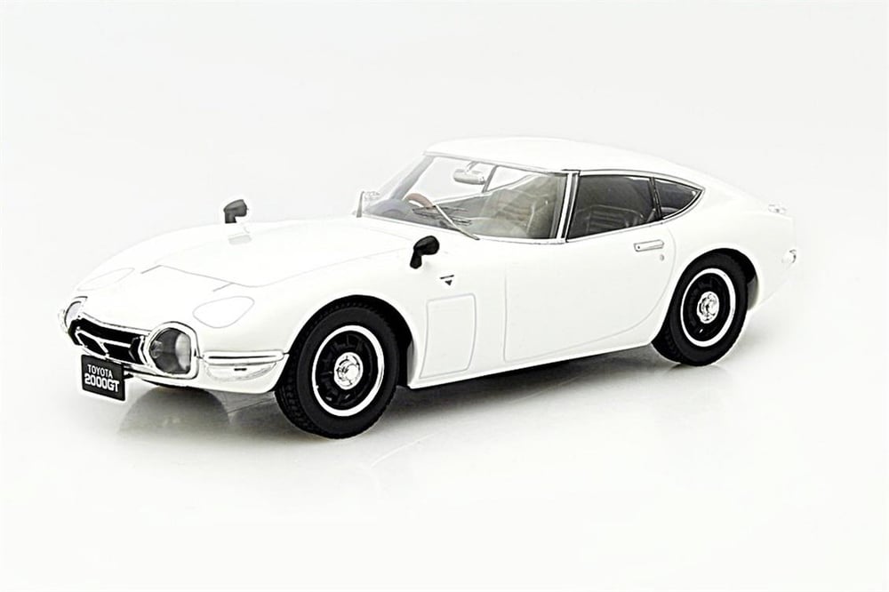 Triple9 Collection 1800183 1/18 Ölçek, 1967 Toyota 2000 GT, Beyaz, Sergilemeye Hazır Metal Araba Modeli
