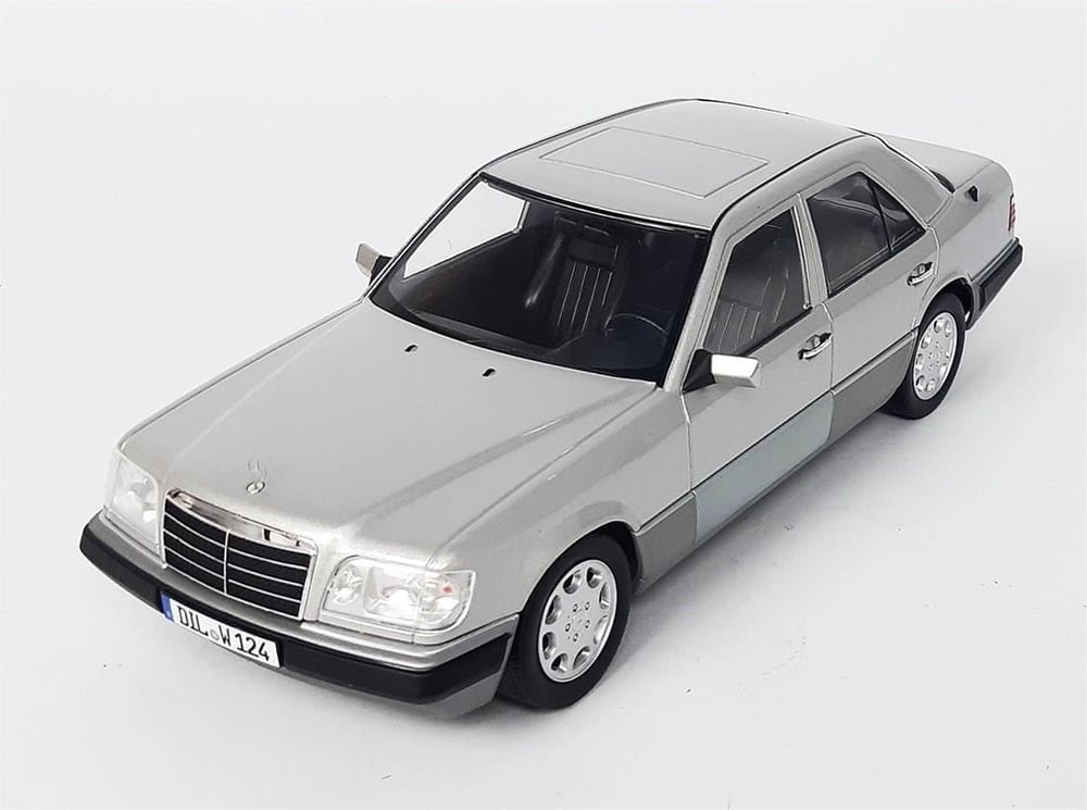 iScale 1180053 1/18 Ölçek, 1989 Mercedes Benz E-Klasse (W124), Gümüş, Sergilemeye Hazır Metal Araba Modeli