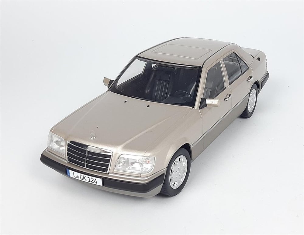 iScale 1180055 1/18 Ölçek, 1989 Mercedes Benz E-Class (W124), Gümüş, Sergilemeye Hazır Metal Araba Modeli