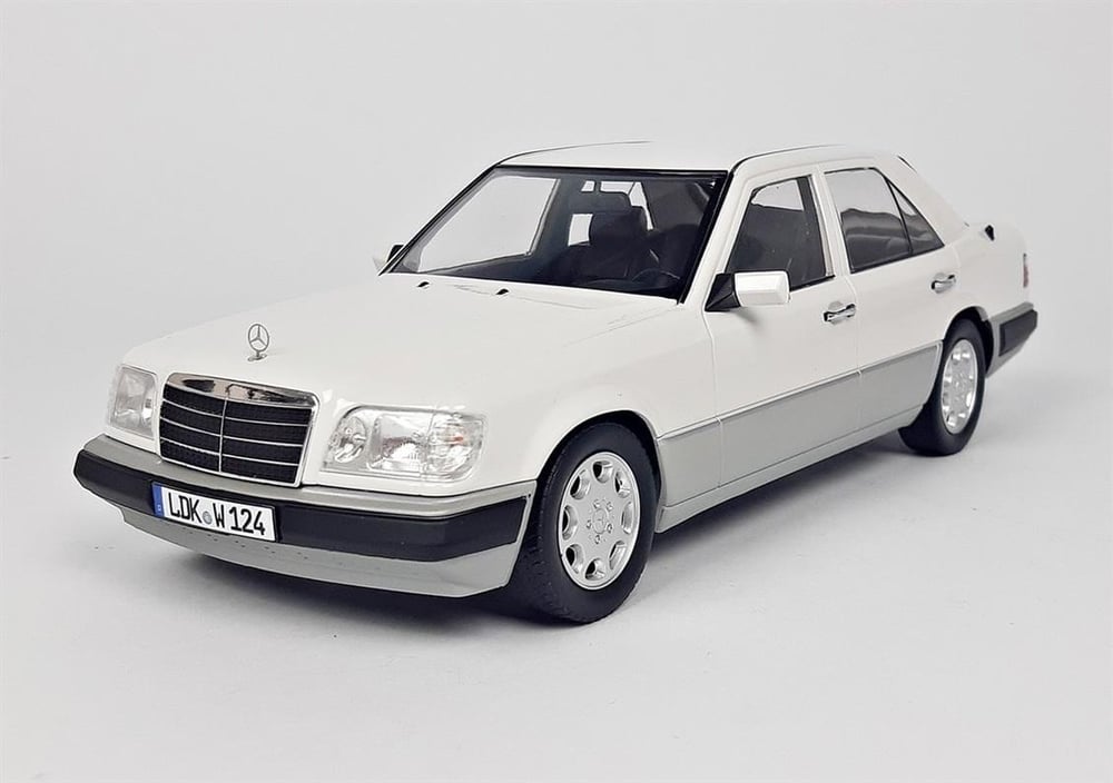 iScale 118052 1/18 Ölçek, 1989 Mercedes Benz E-Klasse (W124), Beyaz, Sergilemeye Hazır Metal Araba Modeli
