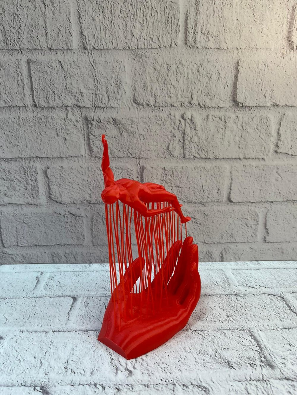 El Formlu İnsan Figürü Kırmızı Modern Dekoratif Biblo Soyut Tasarım 12x18 cm