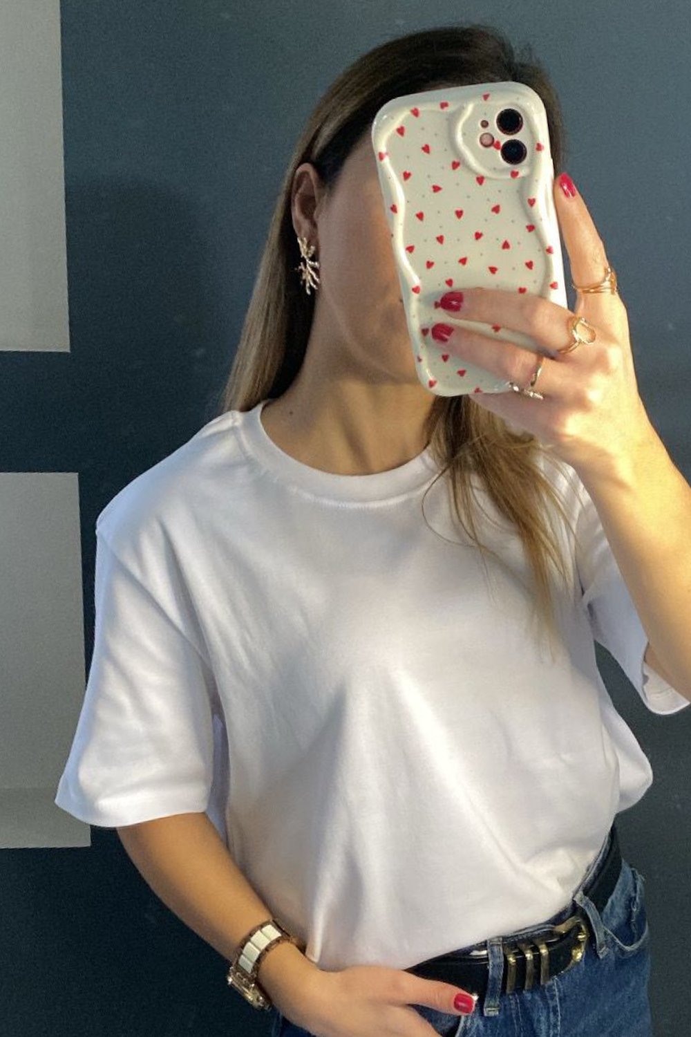 minimalist-beyaz-pamuklu-tisort-kombini