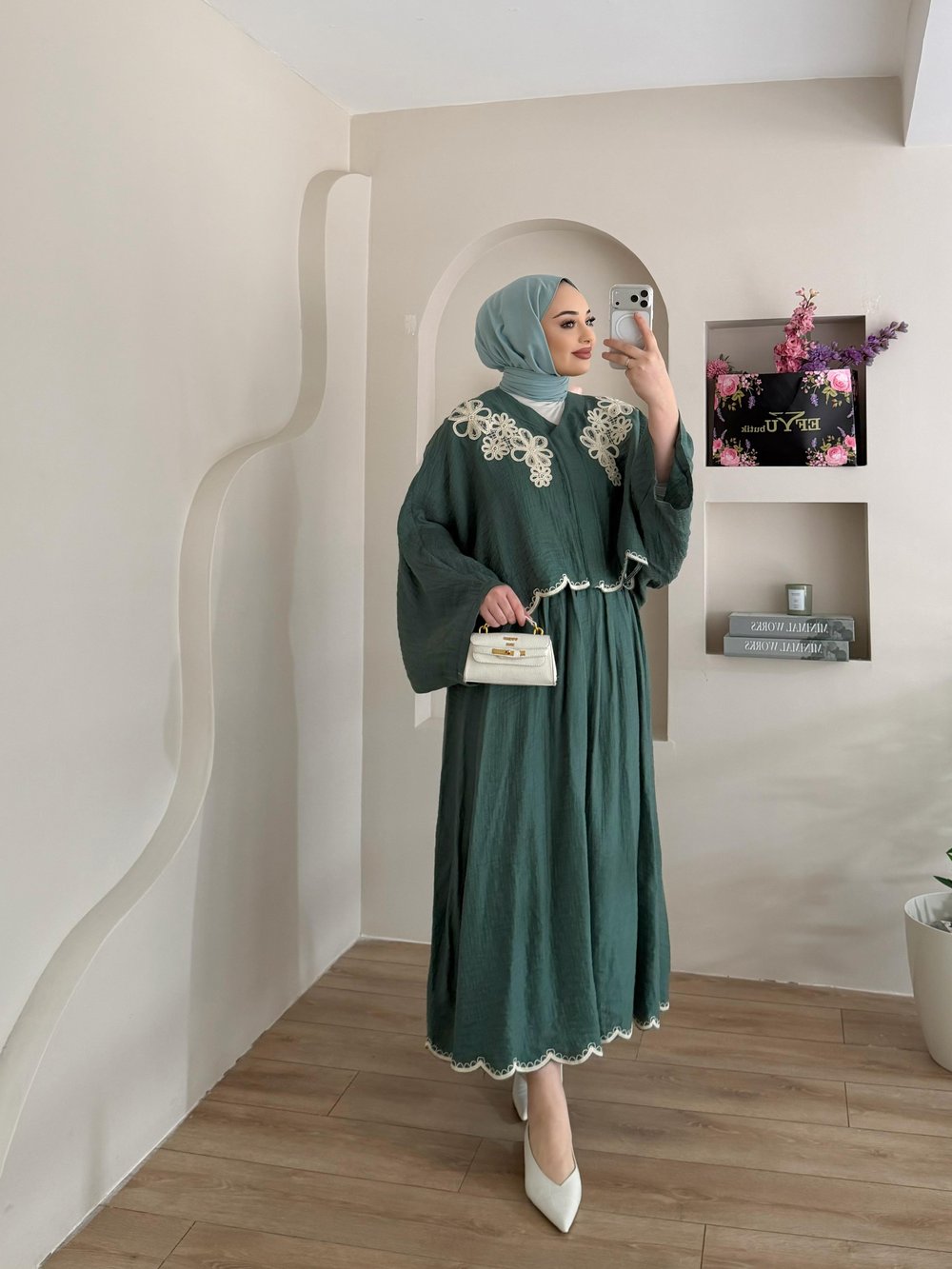 Begonia Çiçek İşlemeli Etekli Takım