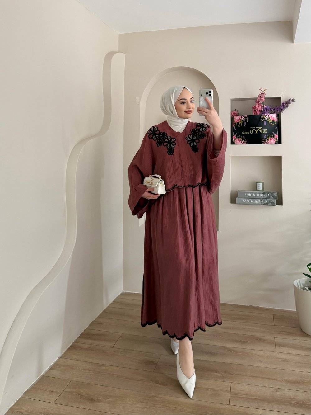 Begonia Çiçek İşlemeli Etekli Takım
