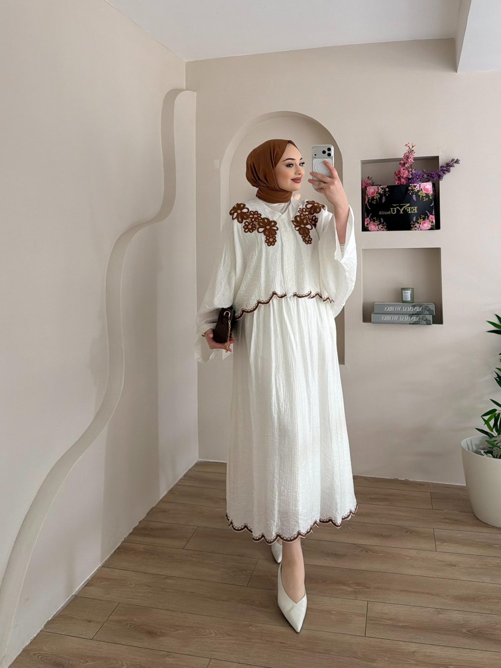 Begonia Çiçek İşlemeli Etekli Takım