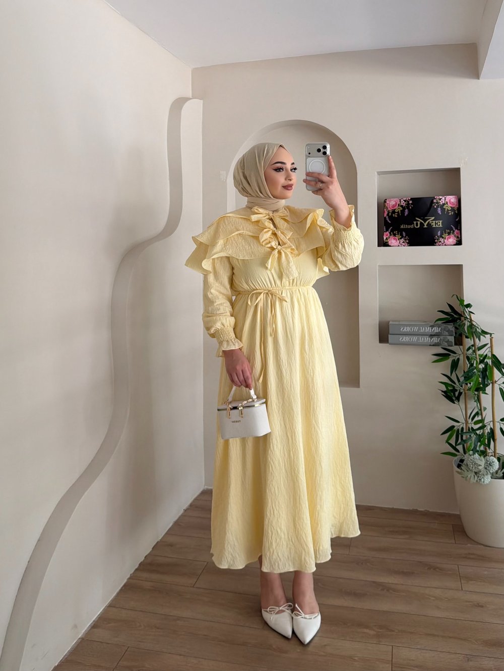 İlay Yaka Kat Detaylı Elbise
