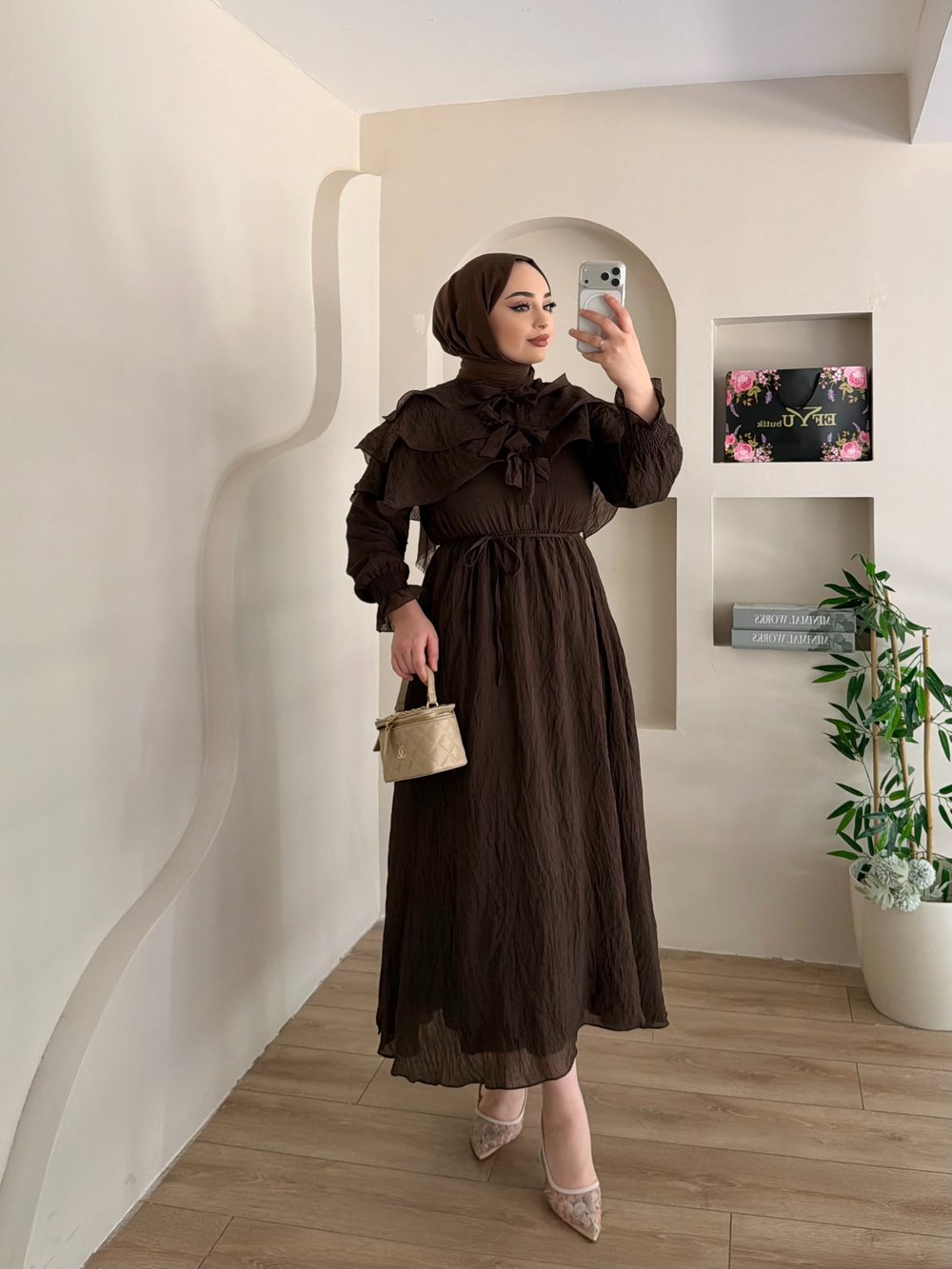 İlay Yaka Kat Detaylı Elbise