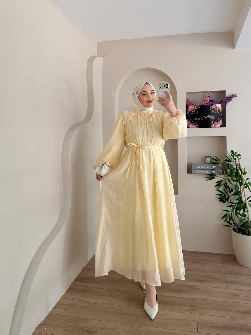 Omuz Çiçek Detaylı Elbise 