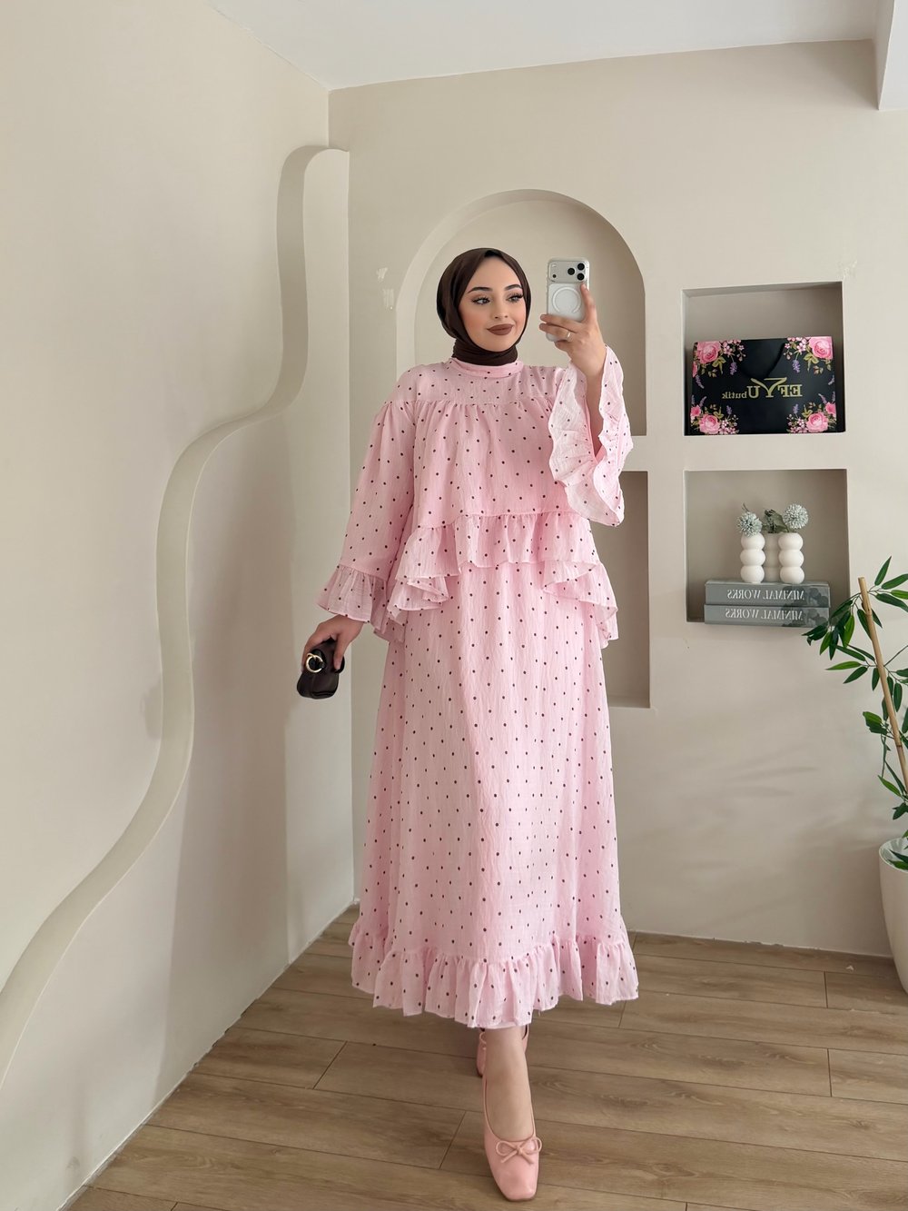Puantiyeli Lotus Etekli Takım