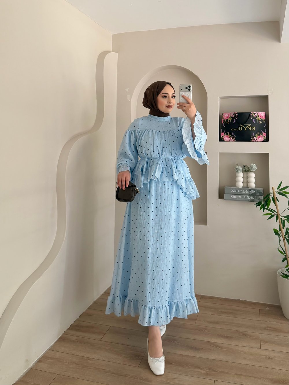 Puantiyeli Lotus Etekli Takım