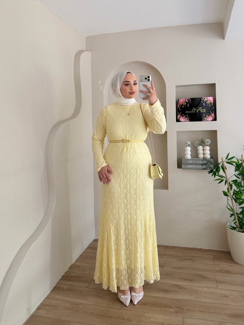 Şal Aksesuarlı Dantel Elbise