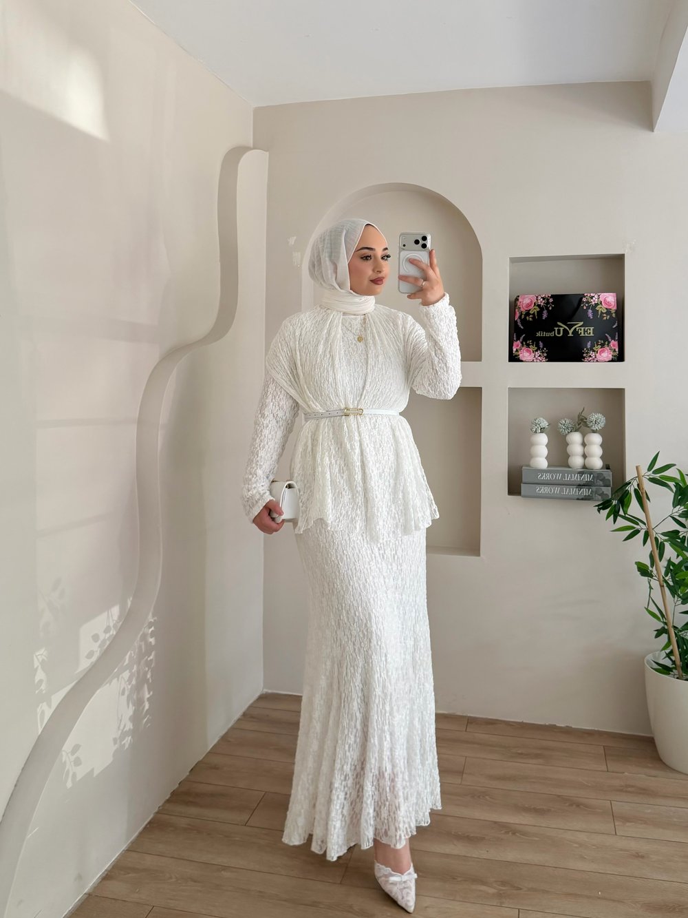 Şal Aksesuarlı Dantel Elbise