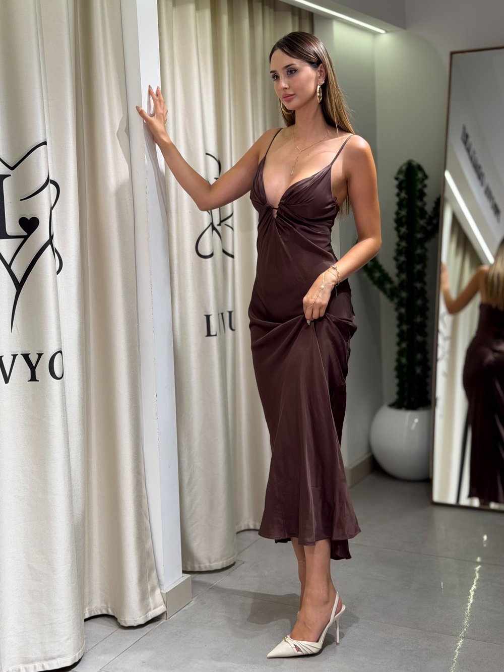 Boone Drape Detaylı Saten Elbise Kahverengi