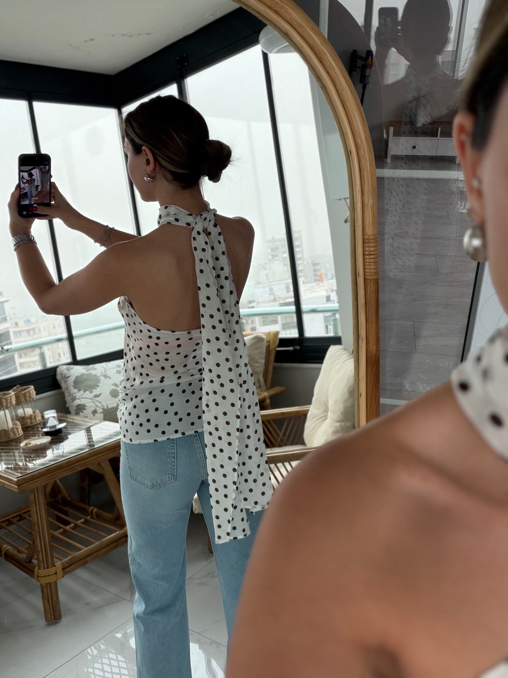 Lily Puantiye Desen Aksesuarlı Bluz Beyaz