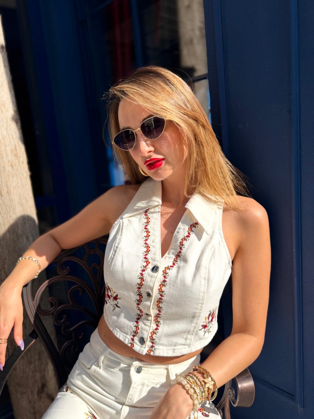 Madonna Tasarım Model İşlemeli Yelekli Takım Beyaz