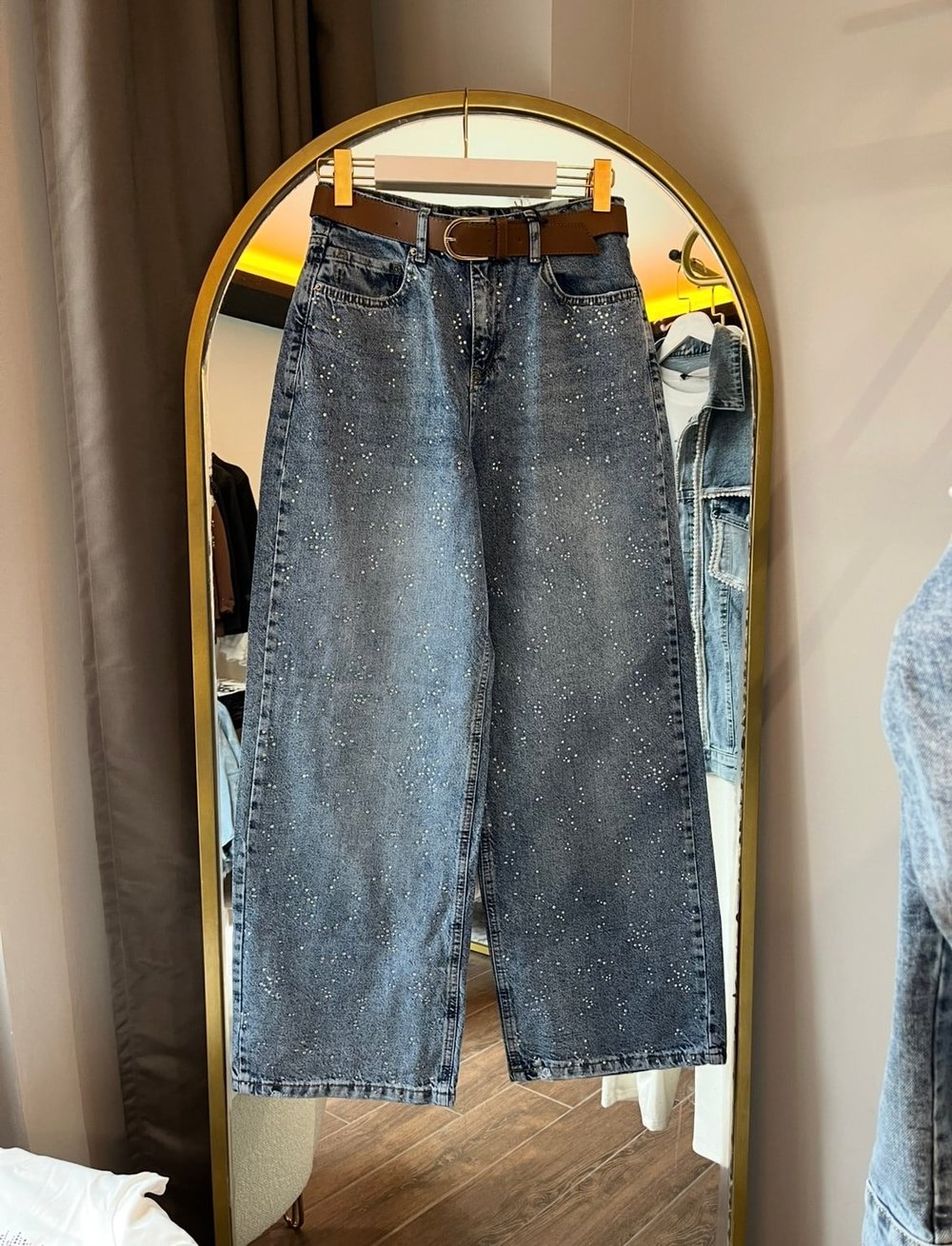Beli Kemerli Taşlı Kot Pantolon