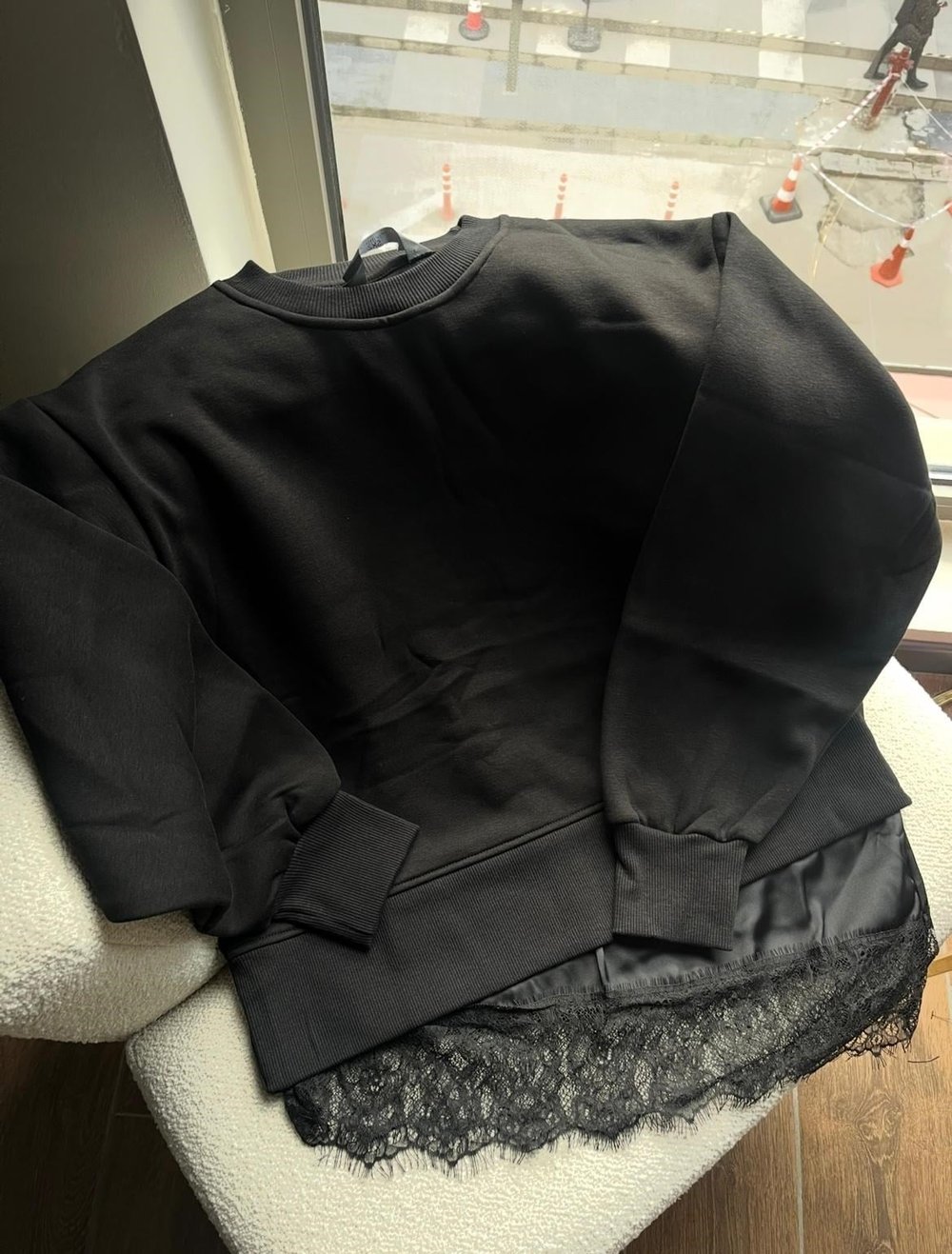 Dantel Detaylı Sweatshirt