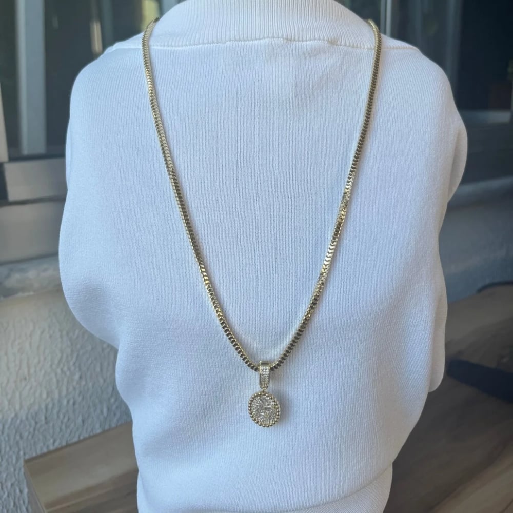 14K Çelik Zincir Yuvarlak Taşlı Madalyon Kolye – Şık Kadın Takı (60 cm)
