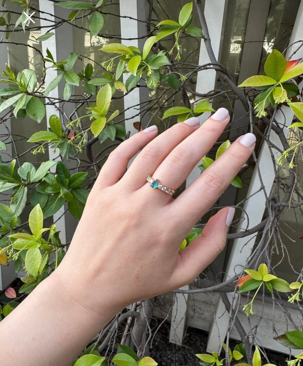 Büyük Damla Mavi Taşlı Gold Renkli Yüzük (Ayarlanamaz) - Şık ve Zarif Tasarım (1 adet)