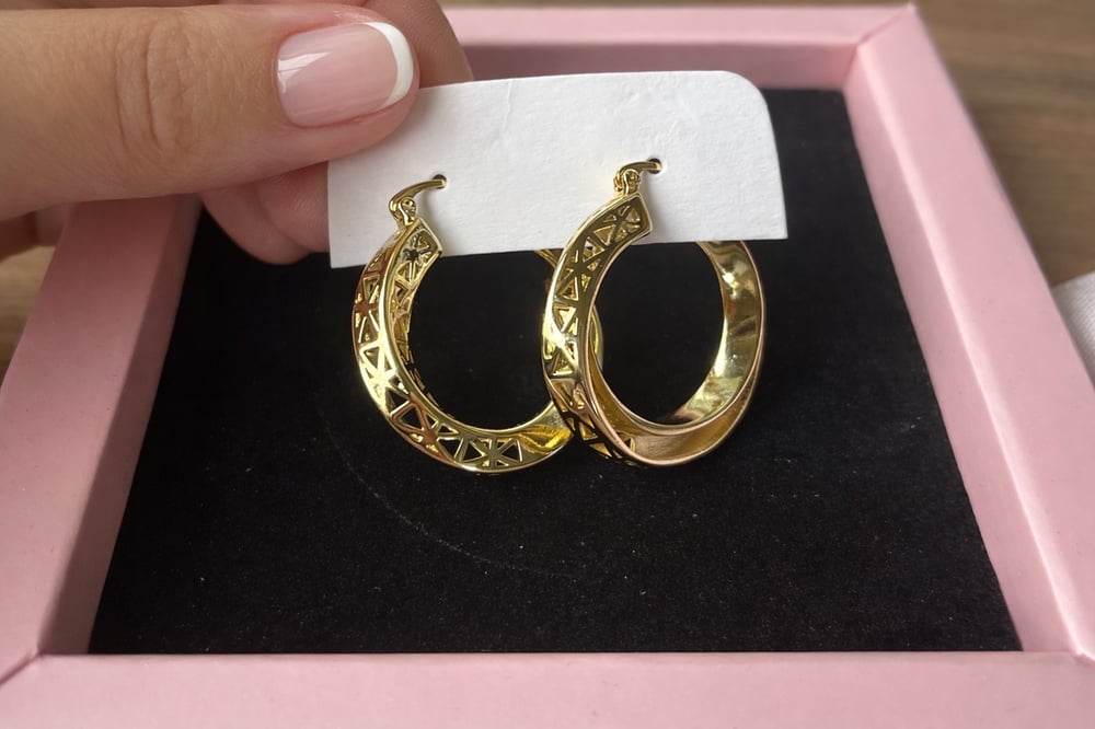 Desenli Halka Çelik Küpe – Gold Şıklık