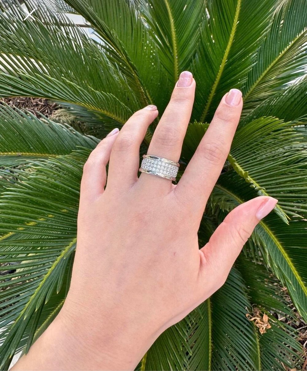 Geniş Bant Taşlı Ayarlanabilir Çelik Yüzük – Modern & Şık Tasarım